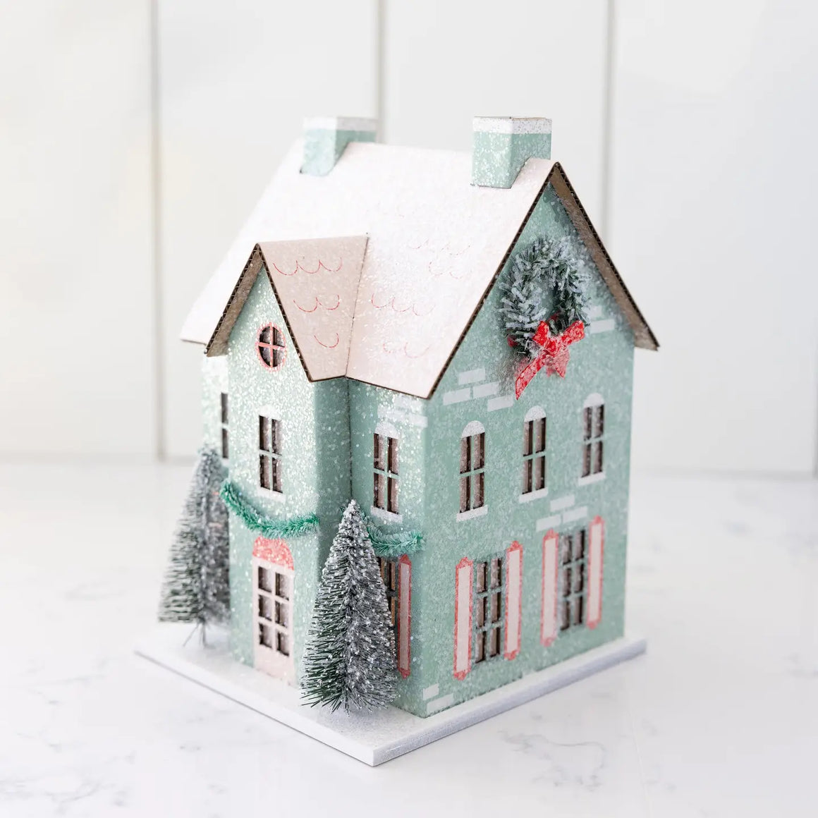 HEIRLOOM HOLIDAY DECOR - CHRISTMAS VILLAGE LIGHT-UP HOUSE