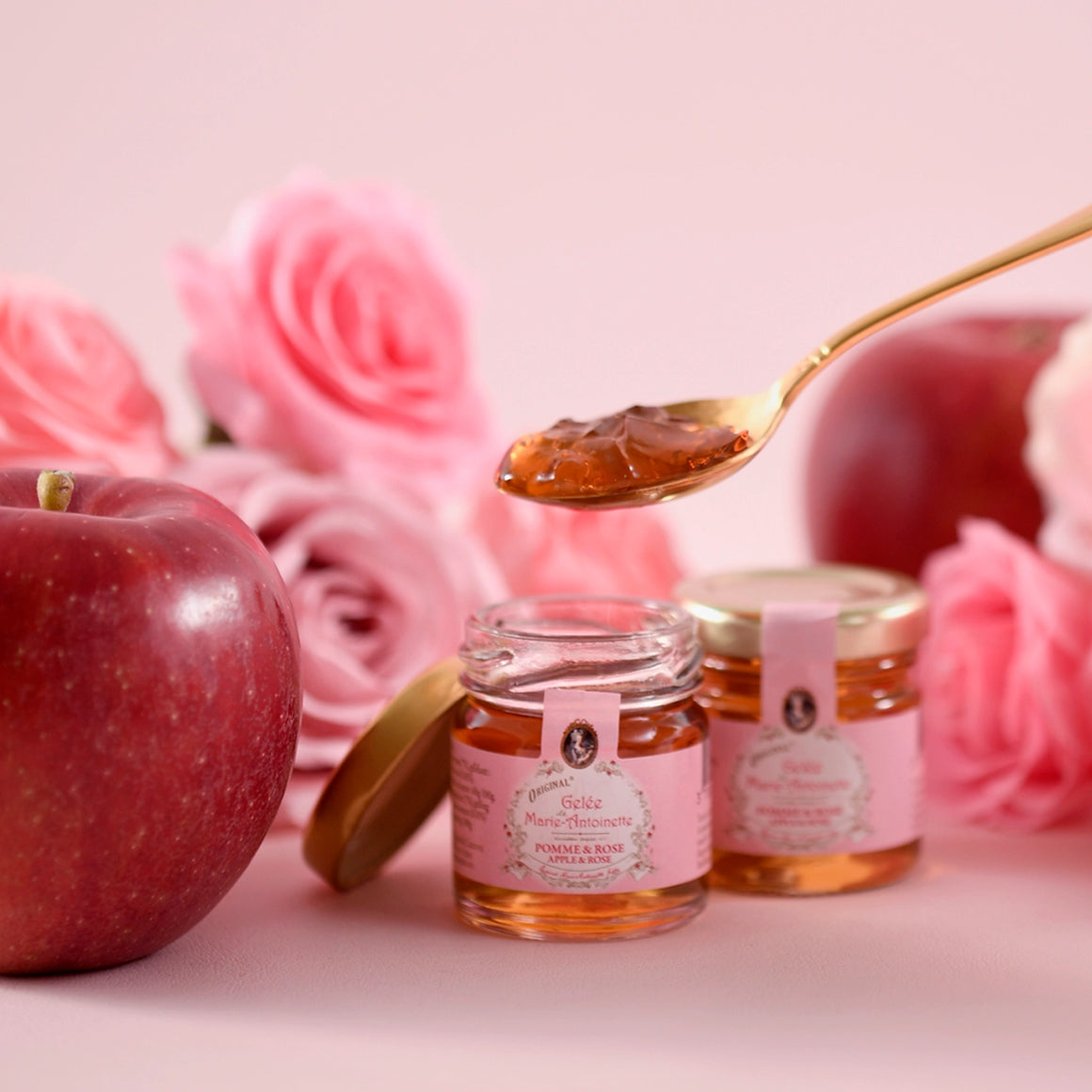 ARTISINAL JAMS & JELLIES - NINA’S PARIS MARIE ANTOINETTE APPLE ROSE JELLY 45g