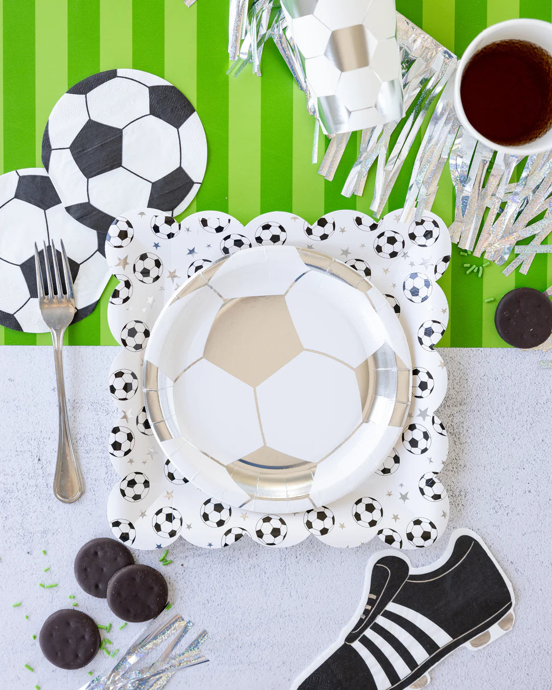 PLATES LARGE - SPORTS SOCCER BALLS SCALLOPED SQUARE