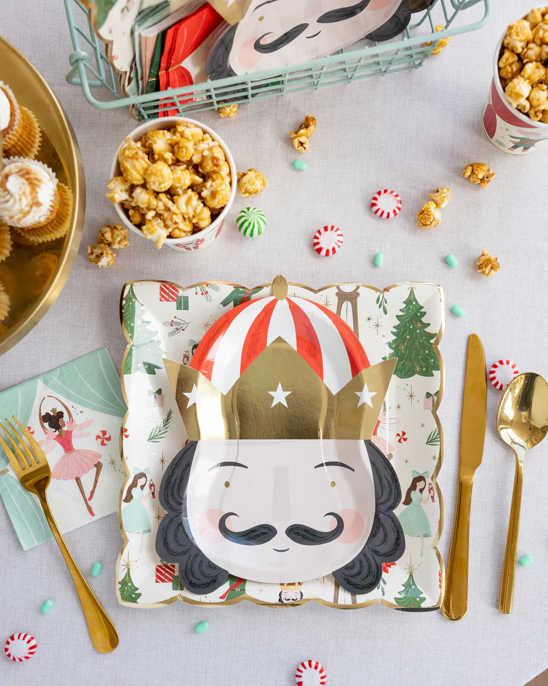 PLATES LARGE - CHRISTMAS NUTCRACKER HEAD