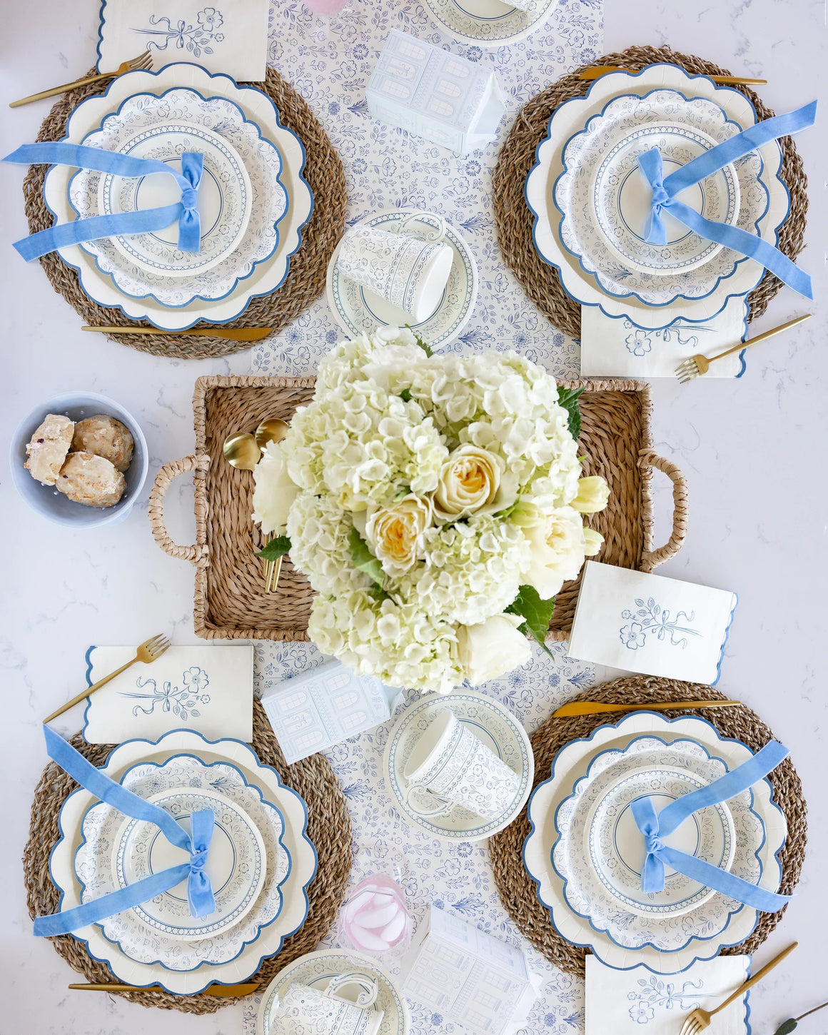 NAPKINS DINNER - BLUE + CREAM PEMBROKE FLORAL WITH BOW