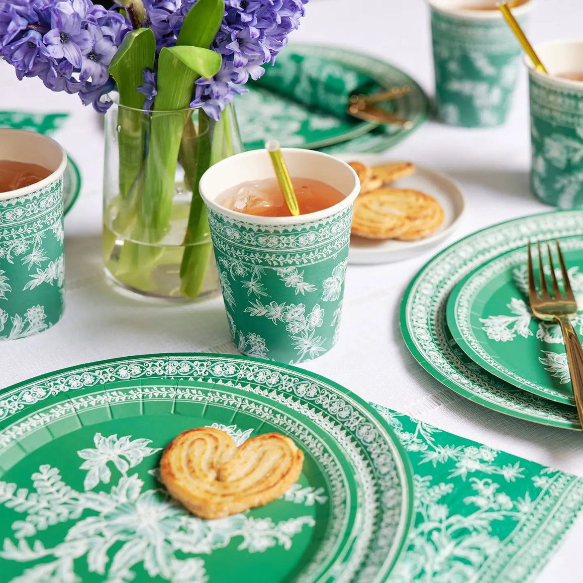 CUPS - FLORAL GREEN EMERALD FRENCH TOILE