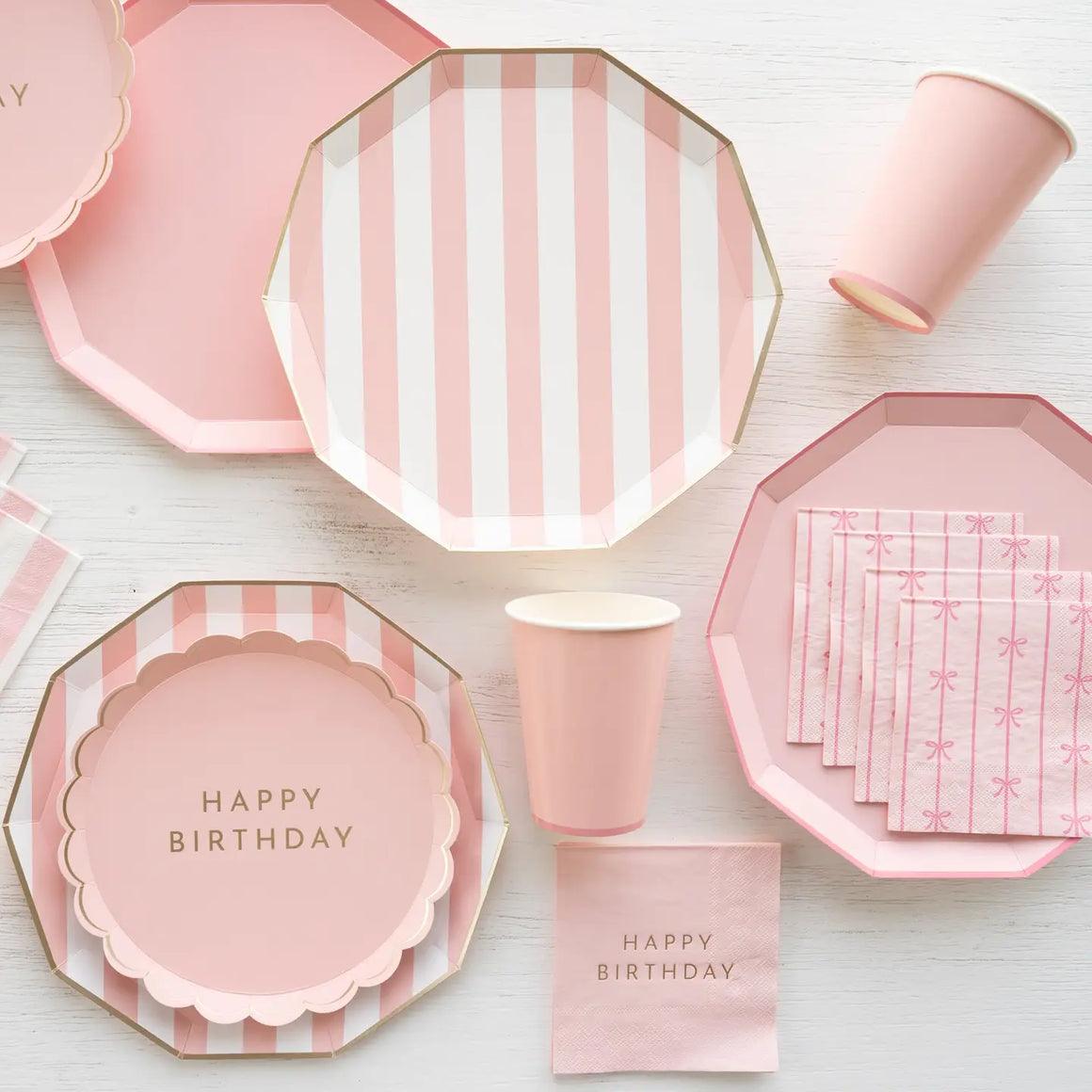 PLATES MEDIUM - PINK SIGNATURE HAPPY BIRTHDAY SCALLOP