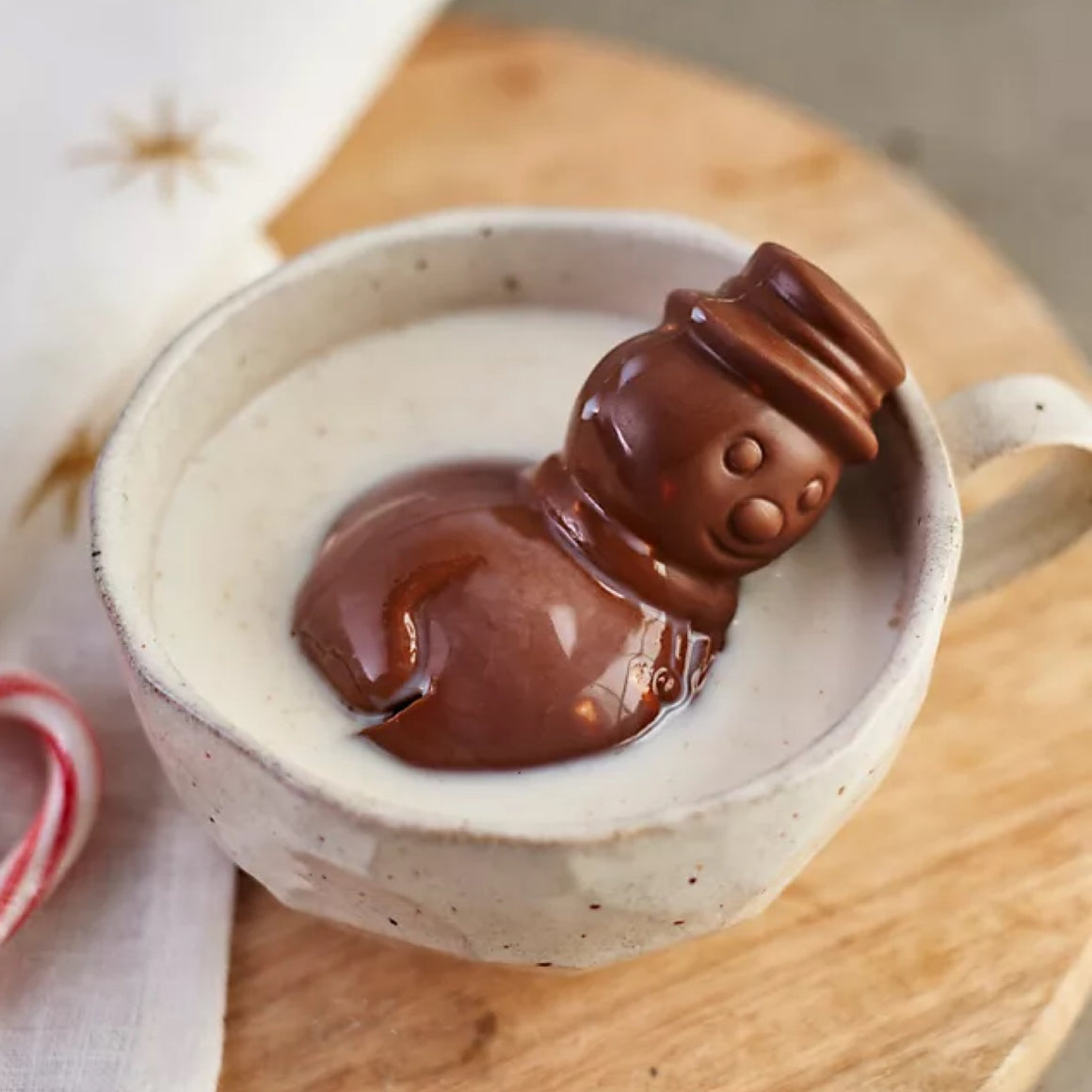 ARTISANAL CONFECTIONS - MELTING HOT CHOCOLATE SNOWMAN WITH MINI MARSHMALLOWS