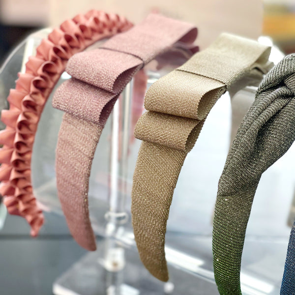 WE LOVE YOU CONNIE 
FOUNDATION LUXURY HEADBANDS - BOW FRIENDS DEENA SPARKLY BOW (includes Donation)