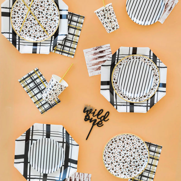 PLATES CHARGER - EXTRA LARGE BLACK + WHITE PLAID