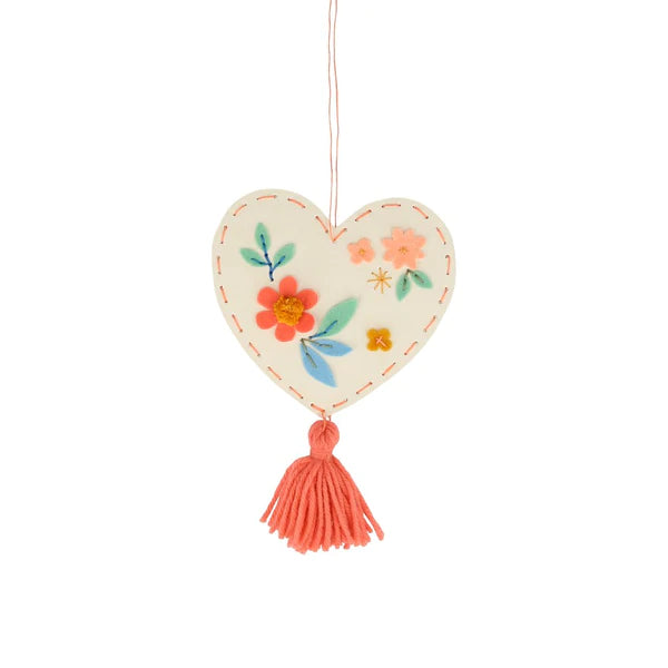 CRAFT KIT - HEART EMBROIDERY KIT