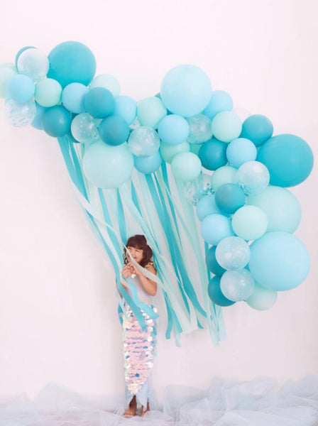 BALLOON GARLAND + STREAMERS - BLUE BACKDROP KIT MERI MERI