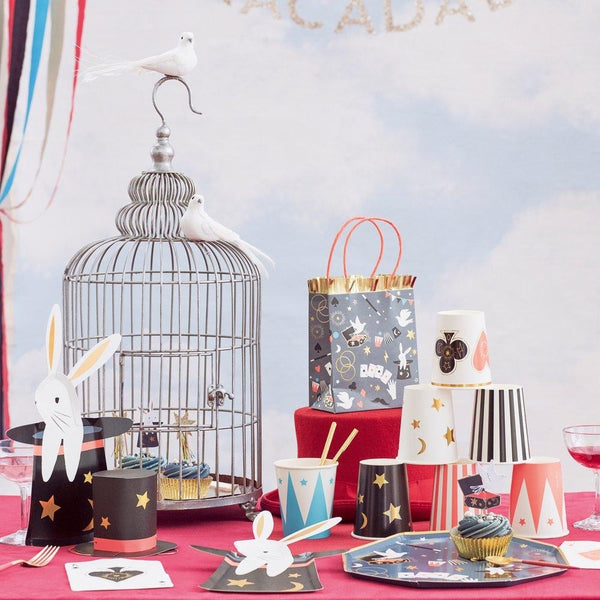 PLATES SMALL - ANIMAL BUNNY IN A HAT MAGIC